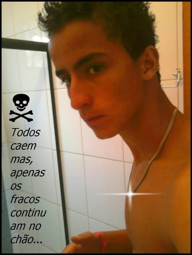 Escrevo aqui no presente para que no futuro
seus olhos possam lembrar de mim, quando sua mente
me esquecer.