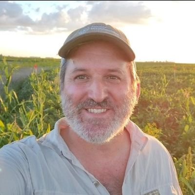 Ing. Agrón. Prof. Asociado de Botánica General en la FAUBA & Investigador CONICET. Ecología agrícola, fauna benéfica y redes ecológicas. Cazador de eclipses.