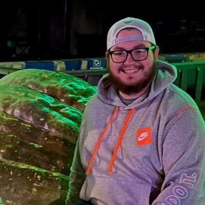 I’m a small streamer looking to grow an amazing community! come join the Real1 SQUAD!