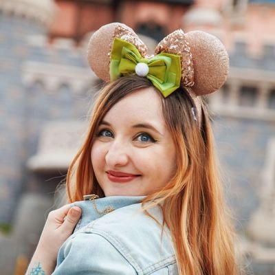 Youtubeuse, Instagrammeuse Disney et Créatrice du podcast La Pause Enchantée 🌈
Accro à Disneyland, aux Mickey Pretzel et aux films Pixar !