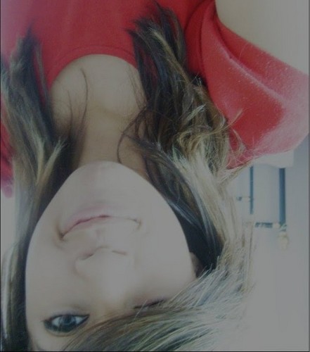 14 anos, Irmã da @Sah_suaLoirinha, Namorada do @tepego_no_canto, Esposa do @__JuniorMenezes e mãe do @_Sou1Bobo ♥
http://t.co/lSxrsoUyjR