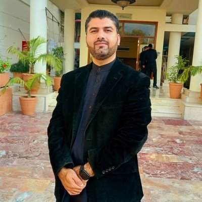 جو میری ریاضت ِنیم شب کو سلیم صبح نہ مل سکی
تو پھر اس کے معنی تو یہ ہوۓ کہ یہاں خدا کوئی اور ہے !