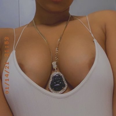 I’m sexy as f*** I love sex I’m your sex therapy and I love money 💋 I’m 19