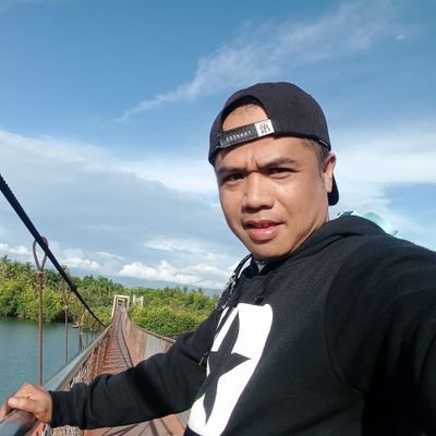 AlbertUlzame's profile picture. random thoughts 🤪