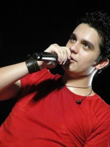 Para o menino mas querido do Brasil.
@Luansantana Eu tenho inveja do vento que te toca,
 tenho ciumes de quem pode amar voce, 
quem pode ter voce pra sempre!