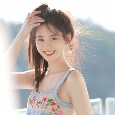 SmallLong9's profile picture. 假如生活出卖了我，我希望是论斤卖
