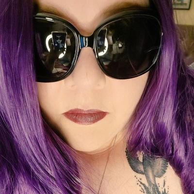 Erotica, romance, poetry author. Witch. Seeker of joy in dark places. Writes non-sexy stuff as @SuzannaLundale. 
She/her🔞 🔥😈🥰✒
No DMs without permission.