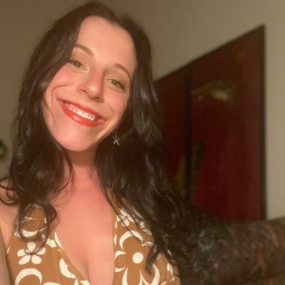 _m0lliejanine's profile picture. simply living