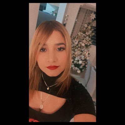 FannyD_C's profile picture. God 🙏🏼- Family ❤- Architecture 👷🏼‍♀️- Badminton 🏸 - DBZ 🔥- Otaku 💮 - IG/SC: FannyD_C