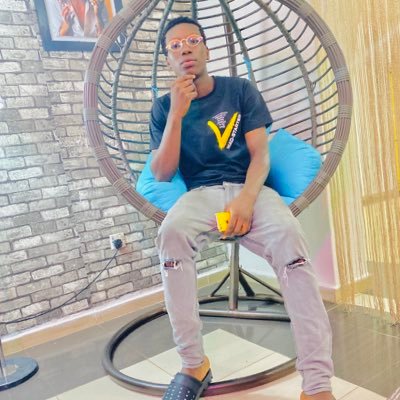 ToniTubi's profile picture. pro male hairstylist💇🏽‍♀️@ Tubi_tushhairstyles 🇳🇬💡