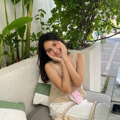 CrystalvMakani1's profile picture. Just Trust the Process ..