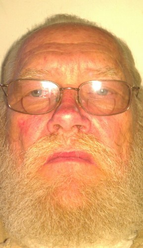 Author, photographer, retired private investigator living in Bandon, Oregon, 65, male, happy, single
