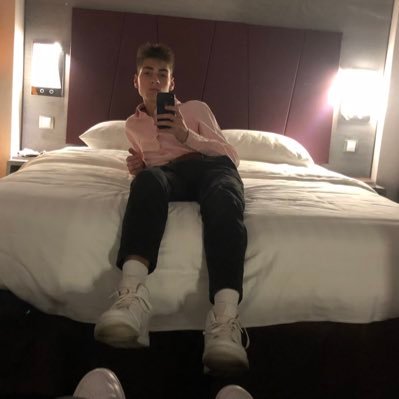 RrT5nkXNOUWpv1O's profile picture. Genius