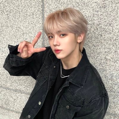#안성민: I don’t have the best camera. But i can picture you in my heart❤️ - 02 liner - she/her