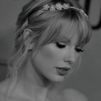 jewel🧣❤️ (TAYLOR'S VERSION) (@allfolklore) 's Twitter Profile