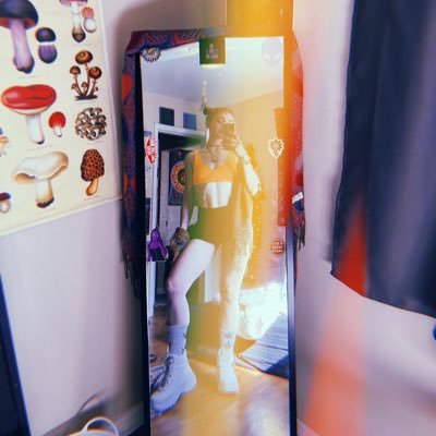 she/her 🧚🏼♀️🌈🦋 i smoke a lot of weed and lift heavy weights