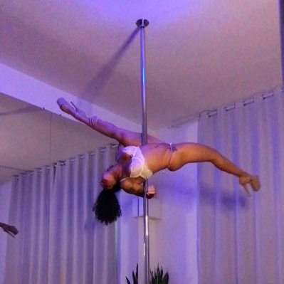art & performance. pole dancer . stripper . artist. bailarina em formação