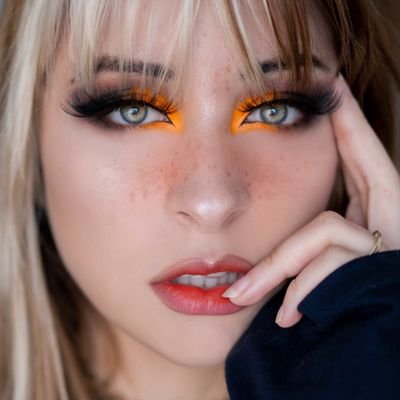 makeup artist 💄

🌼 Based in Madrid 

📸 Photographer 📷 

Cosplay - Erocosplay  

Suicidegirls model 👽

https://t.co/0Q96hEoLnk