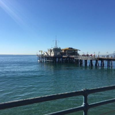 Empresario, me gustan todos los deportes, política, viajar, vinos y sobre todo estar con los amigos y la familia.