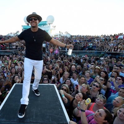 DonniesBigBuns's profile picture. ✨ If it’s important to you, you’ll find a way ✨ Huge #Tushy Fan 😜 ✨ Follows @DonnieWahlberg 💋12/12/15 #7798 @JennyMcCarthy 💋 #10234 @DannyWood 💋2/20/17