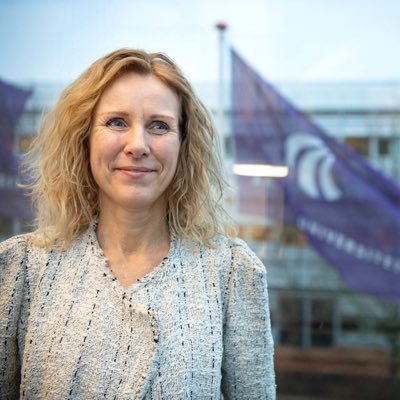 Prorektor for Aalborg Universitet (AAU). Jeg tweeter om vigtigheden af uddannelse og #videnforverden.