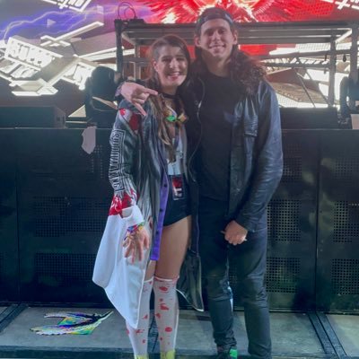 Plurmaid💜 Ravebabe💙 Railbreaker💛 𝔖𝔥𝔬𝔯𝔱𝔶 𝔞 𝔩𝔦𝔩 𝔅𝔞𝔡𝔡𝔦𝔢 🖤 #plur 💖 Promoter : @Productionsdnr Rage Nation 🤘🏼
