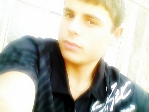 Ás vezes eu tenho a sensação que se as pessoas lerem meu twitter vão saber pelo menos metade da minha vida.
Sou Pisciano ,19 anos quer saber mais segue ai