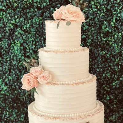 D'lights Cakes and Desserts design wedding cakes. We specialize in destination weddings in Puerto Rico. Our Email: diana@dlightscakes.com and 787-249-2661.