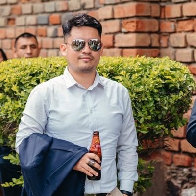 No piso las rayas de las veredas 😆, además, soy demente y en ocasiones irreverente😎. Tengo un podcast en Spotify llamado «Breaking Habits» 👊🏻.