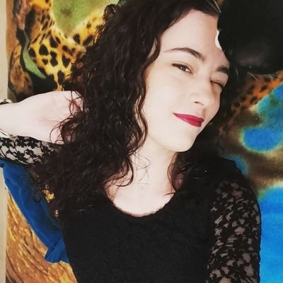 CrisLightwood_'s profile picture. 50% fangirl 50% drama queen. K-lover 🫰🏻 Mami gatuna 😻 Atiny + multifandom 💜✖️💛 ✨⌛Bookaholic 📚 Star Wars, LoL