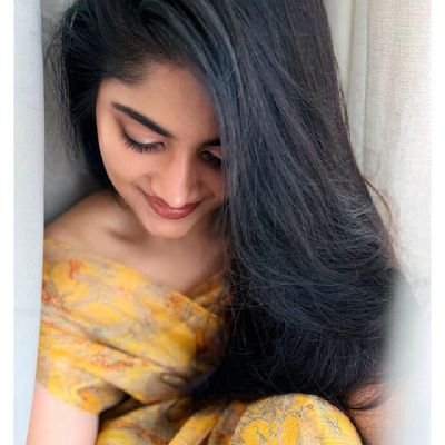 PragnyaHot's profile picture. Friends are beautiful 😌