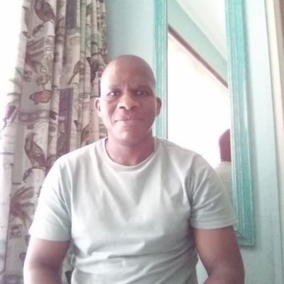 I am a software engineering enthusiast and aspiring freelance web developer (JavaScript, HTML, CSS). I will follow anything tech and software related.