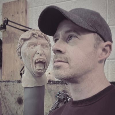 Freelance Prop and Model Maker for things like Star Wars, Doctor Who and Aquaman, confusing the polarity and making all the coffee, Instagram @JosephAndrew55 ✨