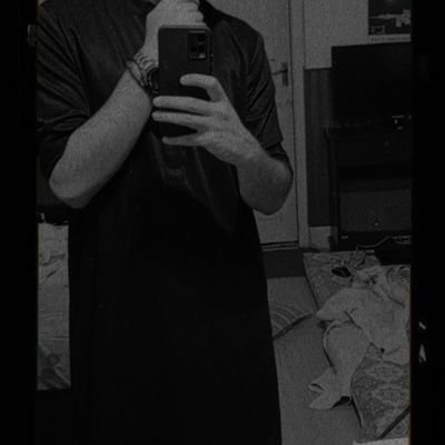 Razaabid9's profile picture. 23
6'3
hard kinks 
switch
he/him