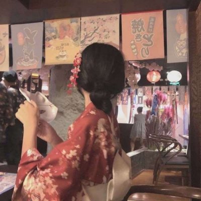 AmabelJojo's profile picture. 強い男は運命の嵐に苦しむでしょう。