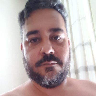 Alegre, divertido sempre em busca de uma...