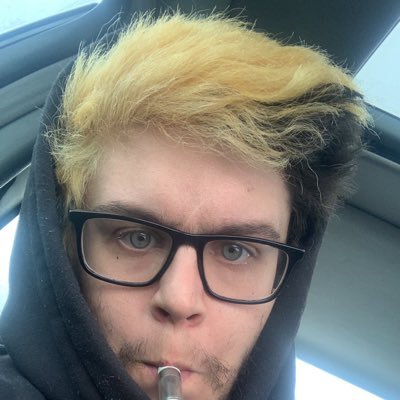 FractalTV's profile picture. | .00223🖤 | 1uz | @xLAZYi | Declared “Racially ambiguous Jesus of Rainbow Six Siege” by Velly