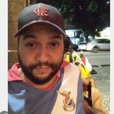 DiegoJosNoguei1's profile picture. Sociólogo, comunista, rubro-negro, tricolor insulano e ateu não praticante. 
Segura a marimba!!!!