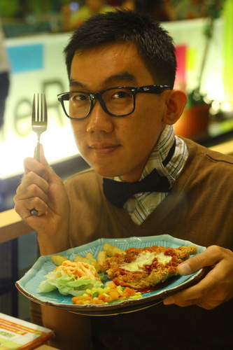 mencintai Jalan-Jalan di Indonesia sama besarnya seperti dia mencintai dirinya sendiri :D