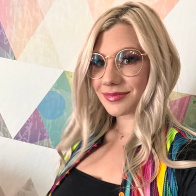LA 🌴. Always talking about the 90s-00s. 👩🏼💻 Director, @hercampus HQ.