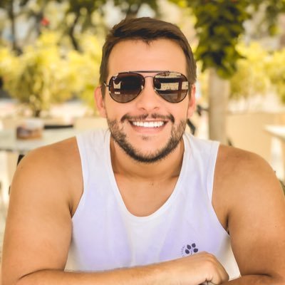Deus me proteja de mim e das maldades de gente boa. l Secretário Municipal I Mestre em Educação