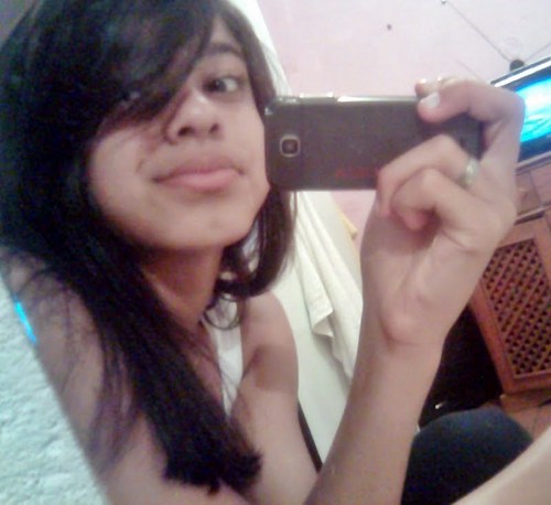 ㅤ- ㅤPrazer Júlia , 13 anos , Aquariana , sou feliz só que tem momento que eu sou infeliz u.u , sou divertida & muito palhaça , sou burra rs , irritante ; s22*