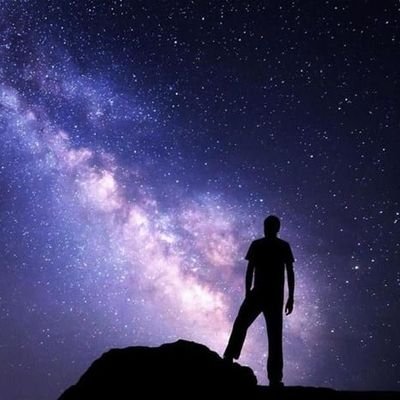 سائح في أرض العلوم (💡🧠🦠🧬🛰️🚀💻)
اتجوّل بين الذرة🔍والمجرة🌌
