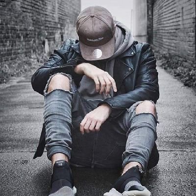 Farhan87919542's profile picture. I'm not fake 🙂
money 💰 makes power 💪