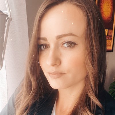 JulennaCable's profile picture. A mother just trying to survive in a country going to shit