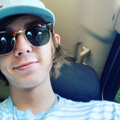 DashWillis's profile picture. 1k