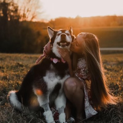 em_daniellee's profile picture. Emily, 32, ER Nurse 🏥