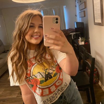 emmalutz23's profile picture. 