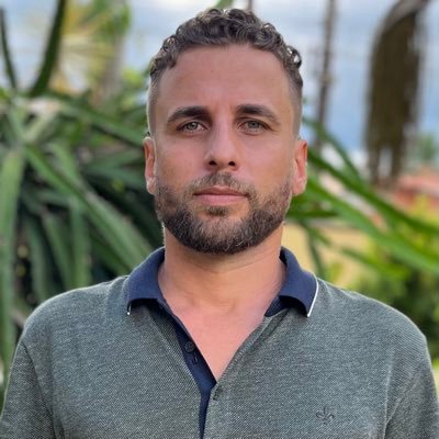 renanska's profile picture. Inefável