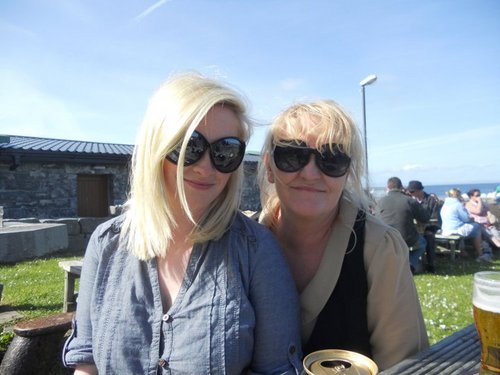 MaireJayne's profile picture. Gaeilgeoir,Connemara Woman Cill Chiarán,Island dweller,Scríobhneoir,Art Lover, Máthair,Amhranaí scaití,Walker,